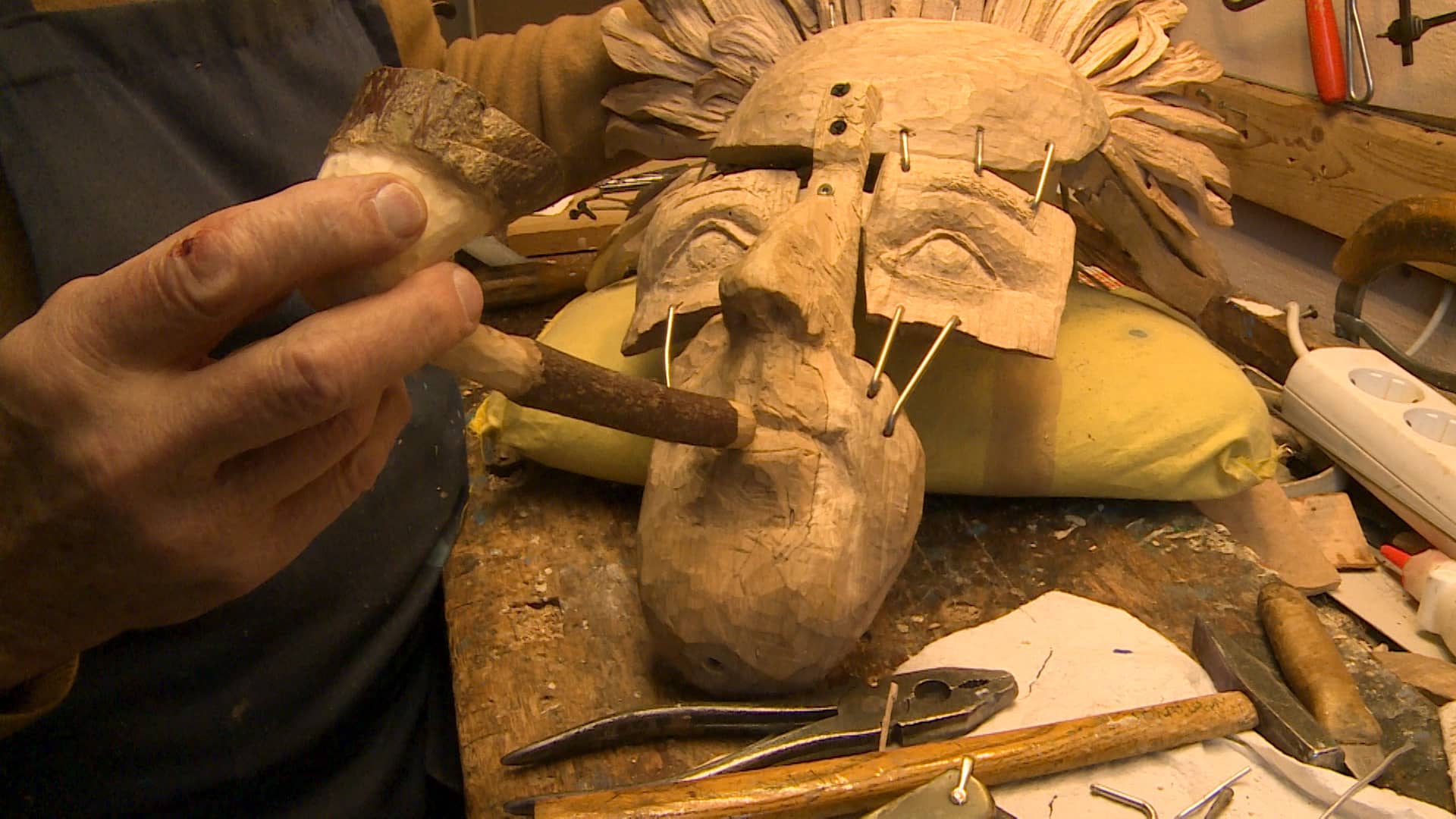 Kurt-Tucholsky-Maske in Torrilhons Werkstatt