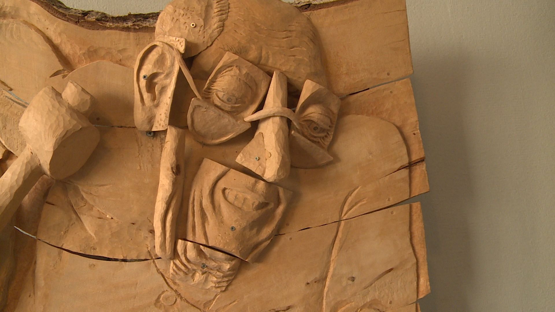 Selbstportrait in Holz von Tony Torrilhon