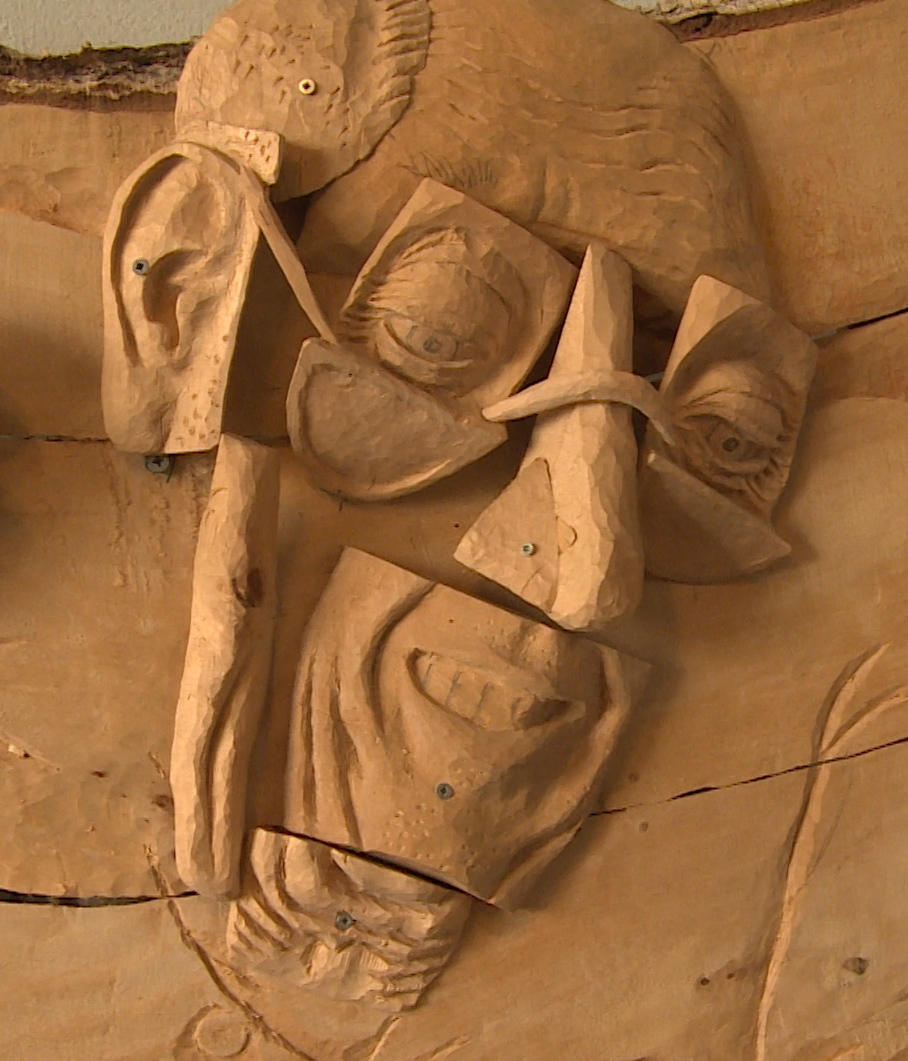 Selbstportrait des Künstlers aus Holz